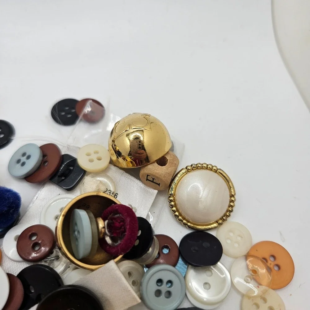 Vintage Mixed Button‎ Lot Sewing Craft Buttons Shank 4-Hole Decorative Gold Tone